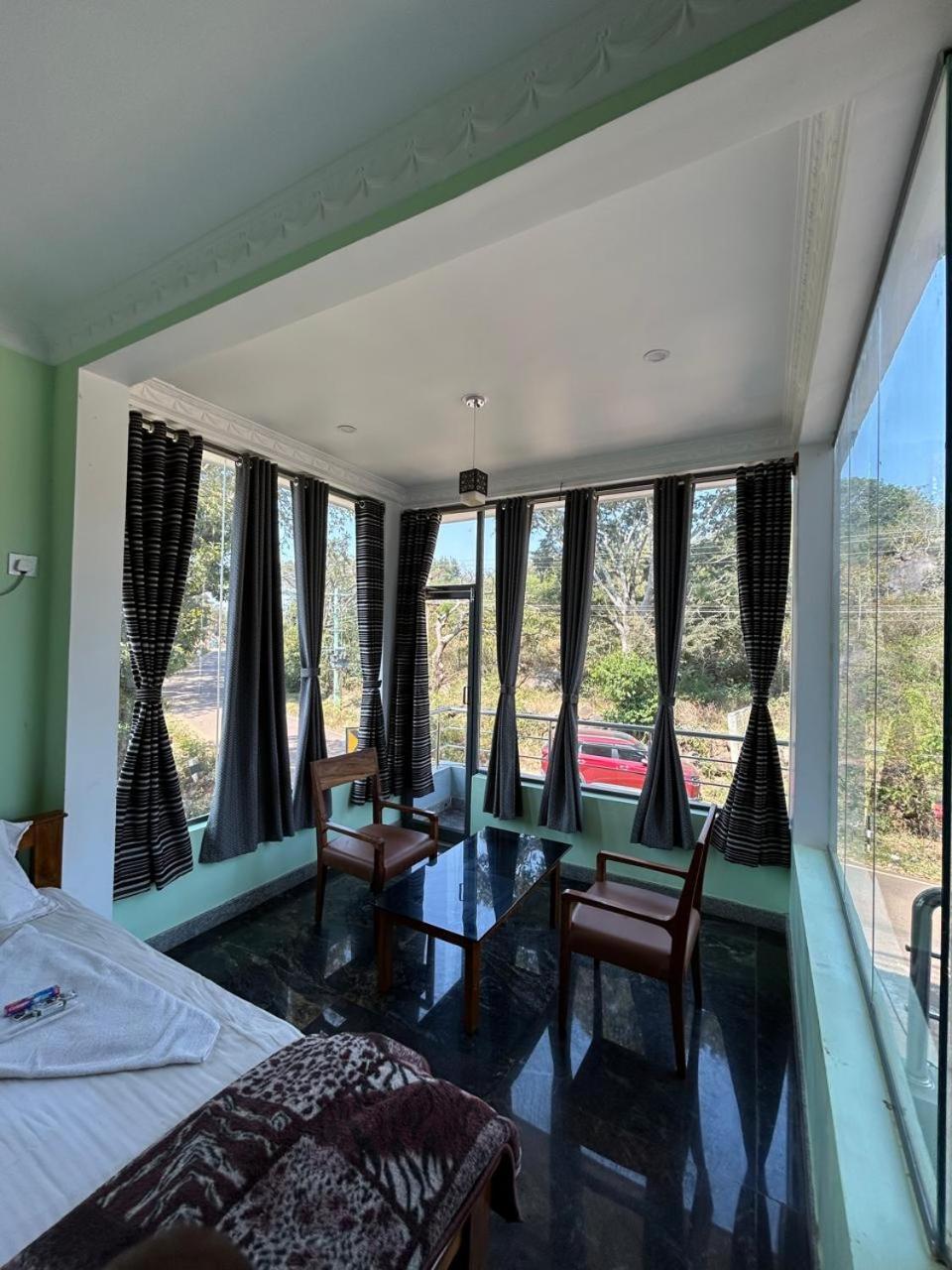 Yelagiri Goldhill Resort ภายนอก รูปภาพ